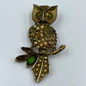 Vintage Owl Brooch Gold Tone Faux Pearl Rhinestone Green Eye Figural Pin Classic